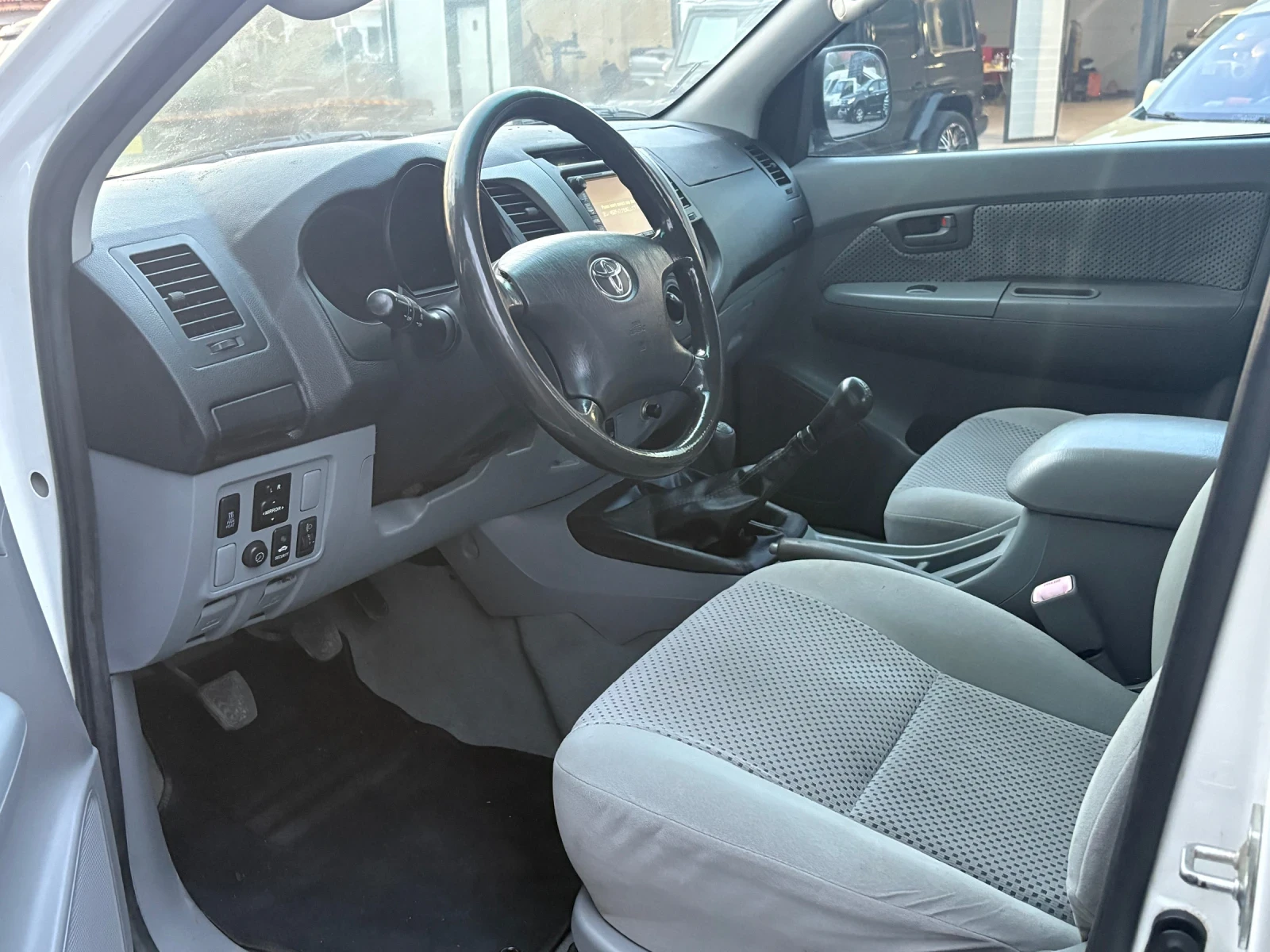 Toyota Hilux  - изображение 6
