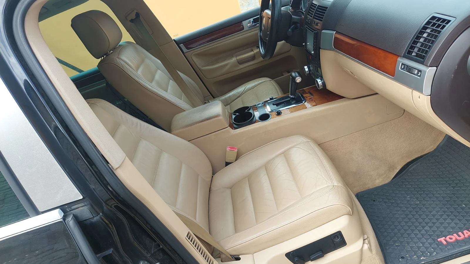 VW Touareg 3.6 GAZ* прожини* перфектен* , снимка 15 - Автомобили и джипове - 53951574