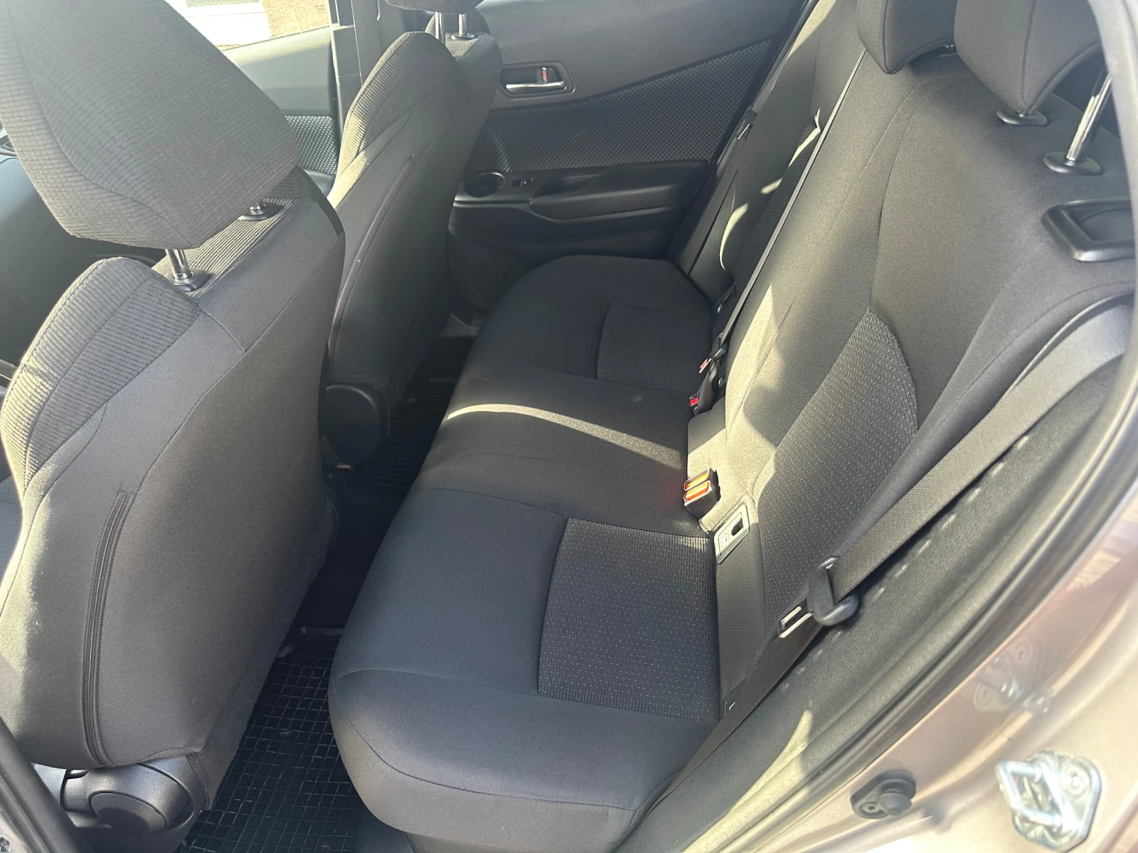 Toyota C-HR, снимка 13 - Автомобили и джипове - 54683868