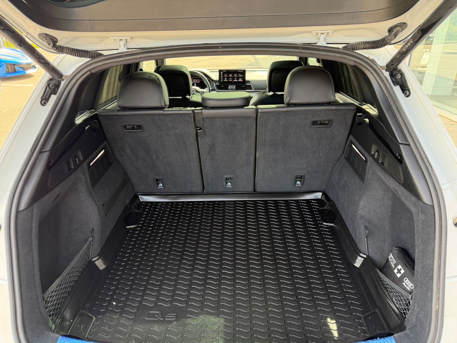 Audi Q5 Progressiv * BLACK PACKAGE * Keyless * CARFAX, снимка 8 - Автомобили и джипове - 55073563