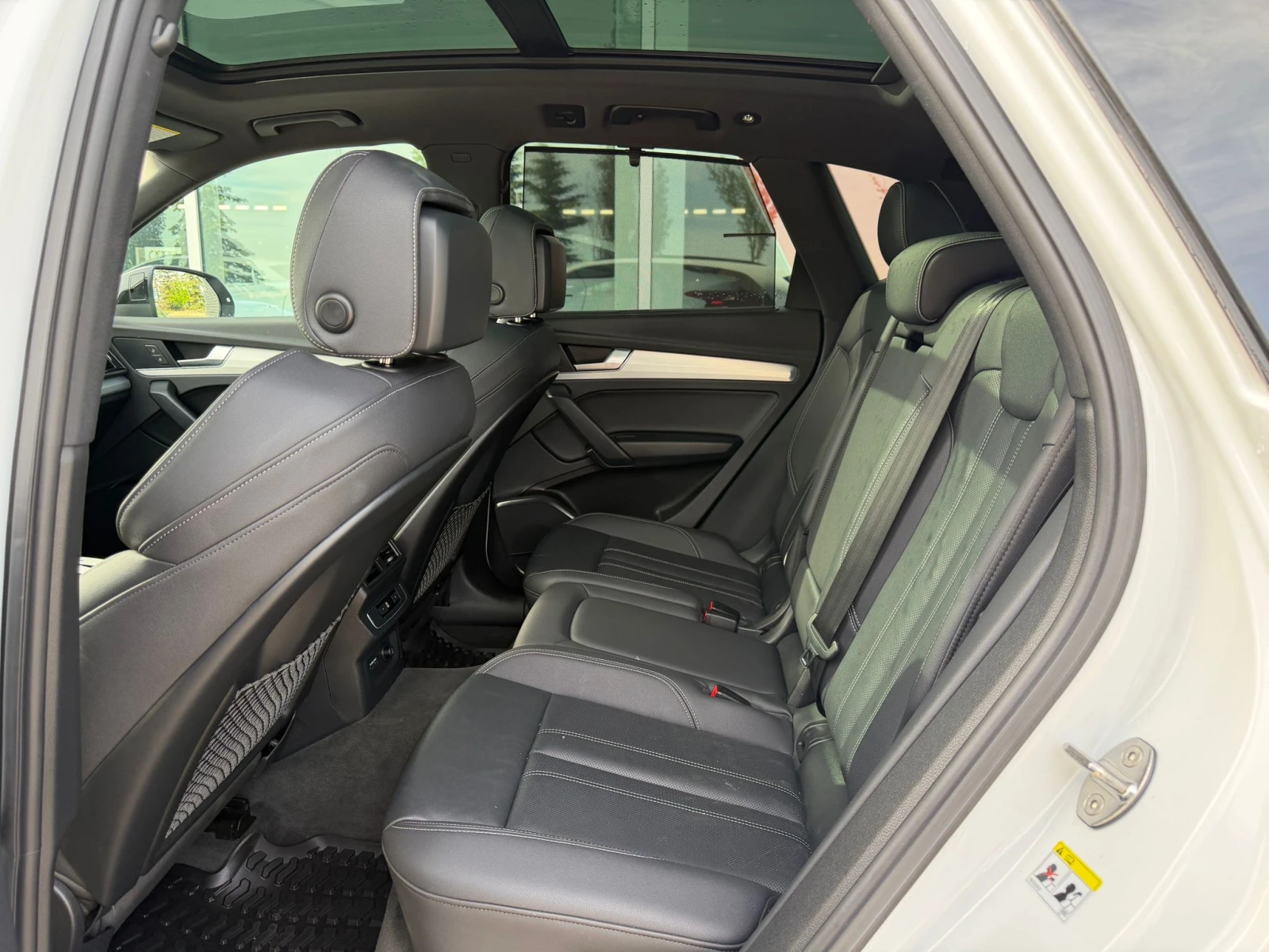 Audi Q5 Progressiv * BLACK PACKAGE * Keyless * CARFAX, снимка 11 - Автомобили и джипове - 55073563