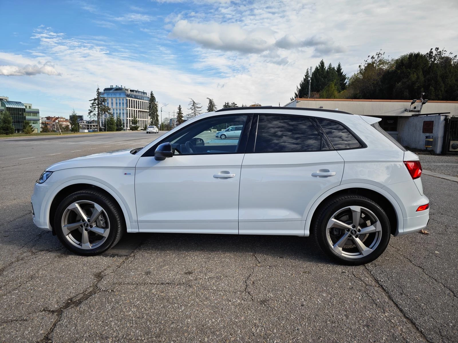 Audi Q5 45 TFSI Sport Quattro Mild Hybrid , снимка 4 - Автомобили и джипове - 55929990