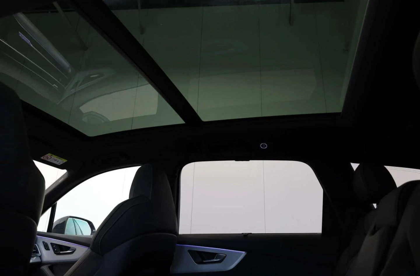 Audi SQ7 FACELIFT / BLACК OPTIC/ MATRIX / B&O / HUD / PANO/, снимка 13 - Автомобили и джипове - 56093745