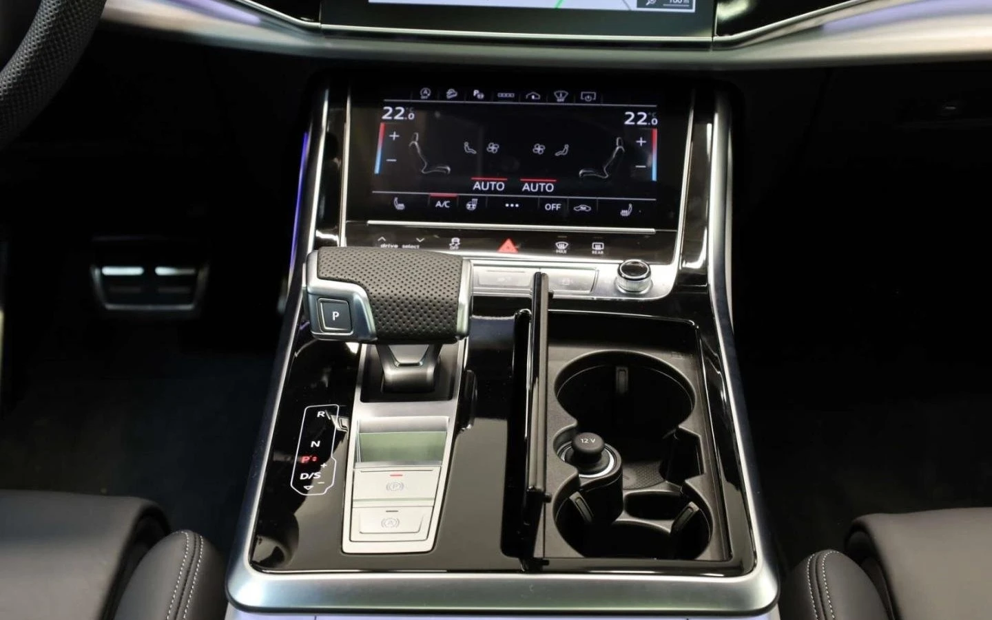 Audi SQ7 FACELIFT / BLACК OPTIC/ MATRIX / B&O / HUD / PANO/, снимка 11 - Автомобили и джипове - 56093745