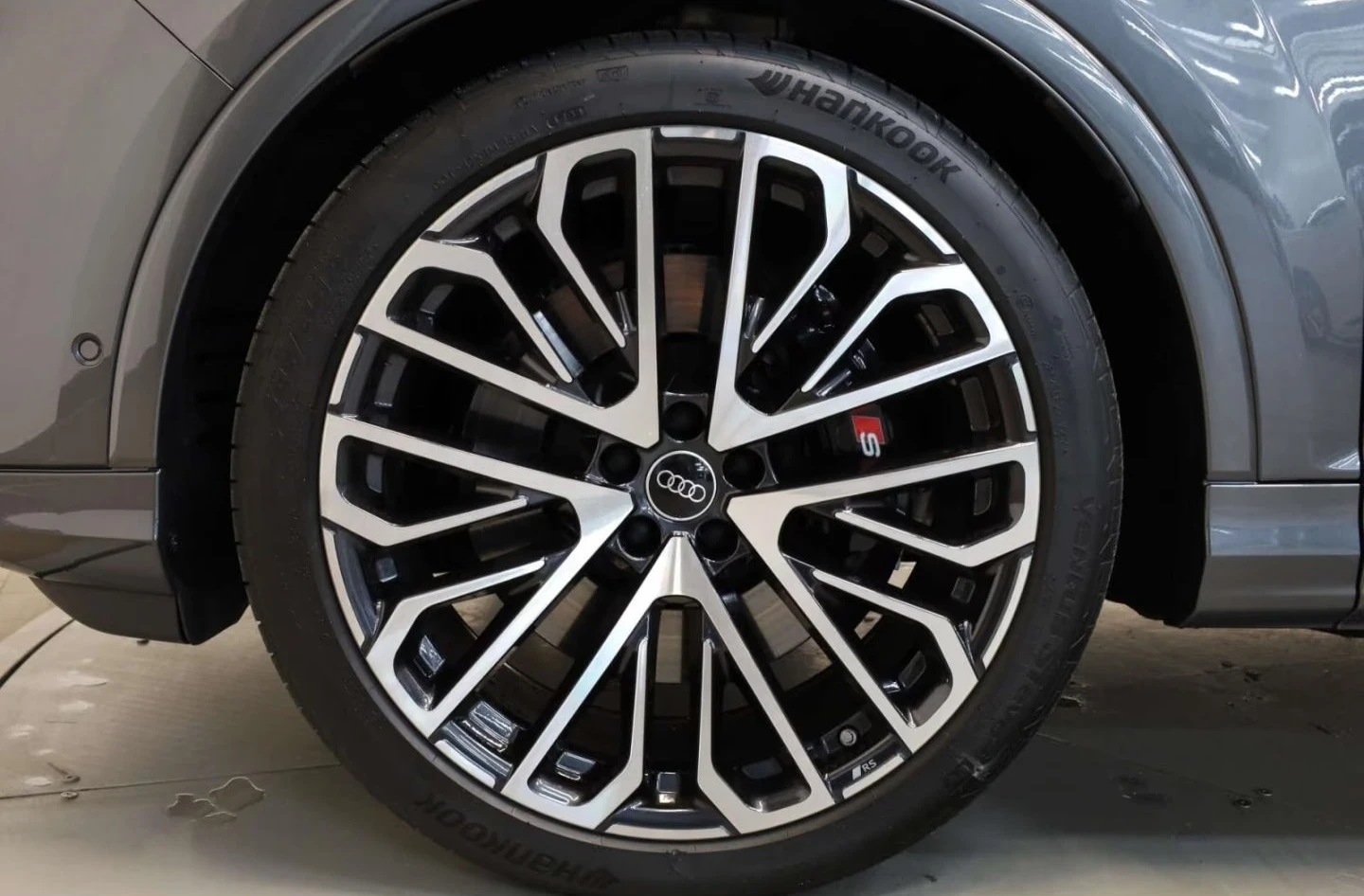 Audi SQ7 FACELIFT / BLACК OPTIC/ MATRIX / B&O / HUD / PANO/, снимка 6 - Автомобили и джипове - 56093745