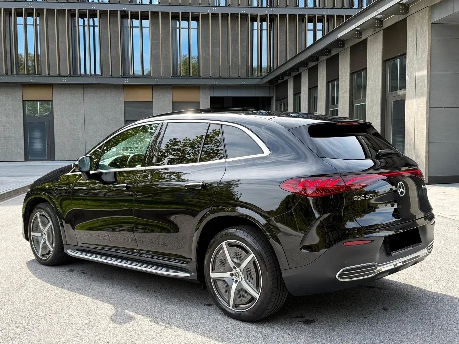 Mercedes-Benz EQE 500 4M* SUV* AMG-Line* Hyperscreen* Pano* 360, снимка 4 - Автомобили и джипове - 56161486