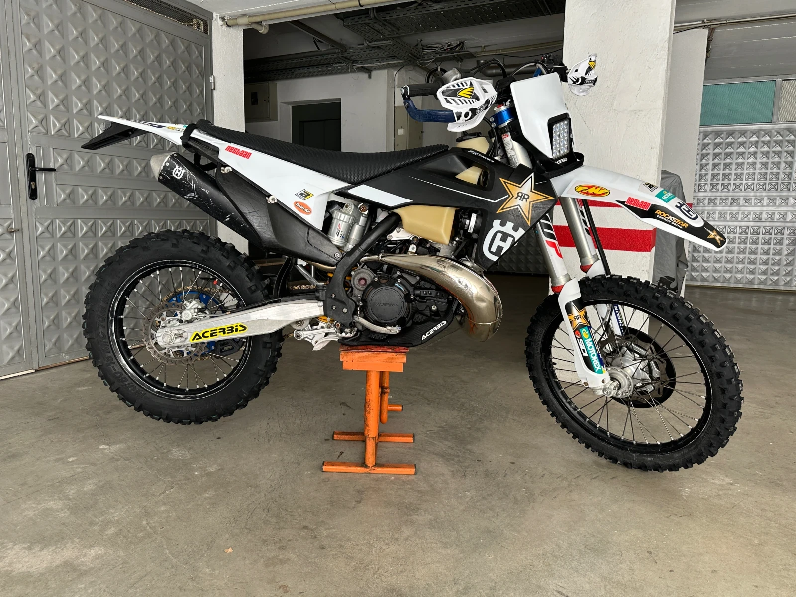 Husqvarna TE TE 300 ROCKSTAR - изображение 2