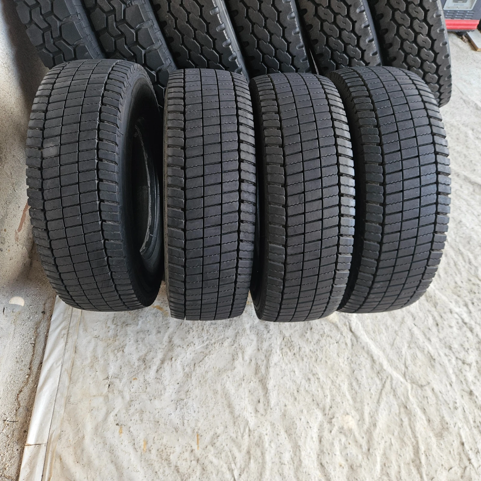 Гуми Всесезонни 265/70R17.5
