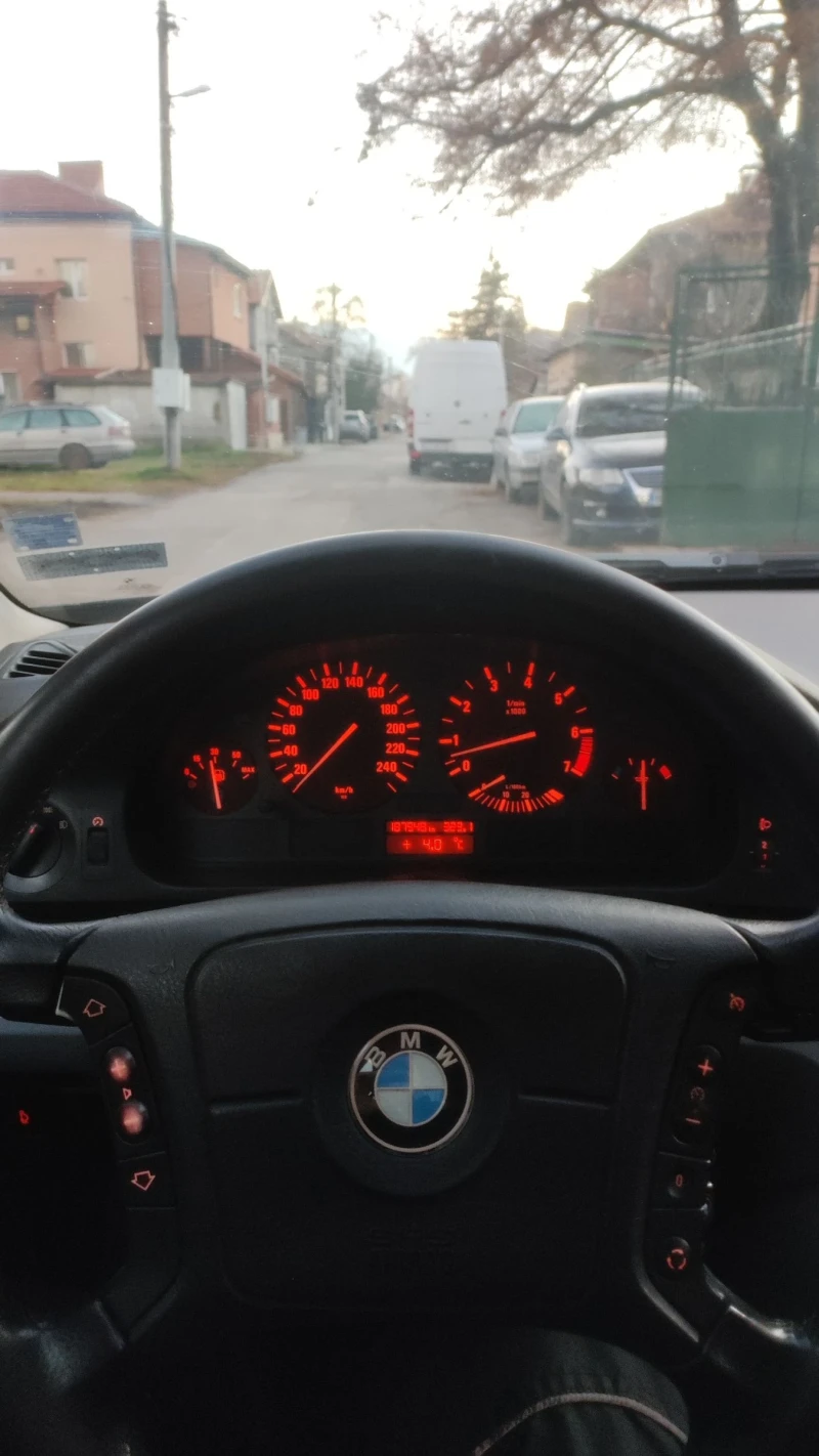 BMW 523, снимка 7 - Автомобили и джипове - 48350398