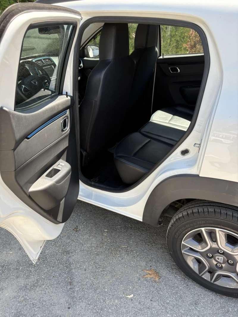 Dacia Spring 26.8 kWh, снимка 8 - Автомобили и джипове - 51455392