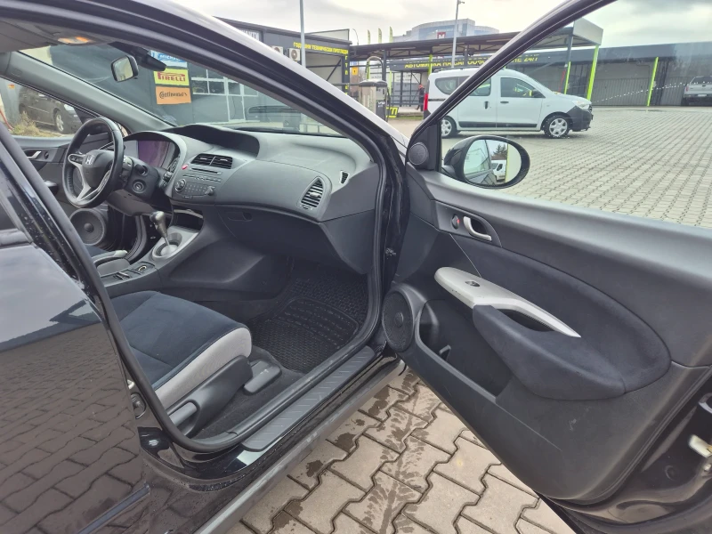 Honda Civic 1.8i v-tec, снимка 10 - Автомобили и джипове - 53463012