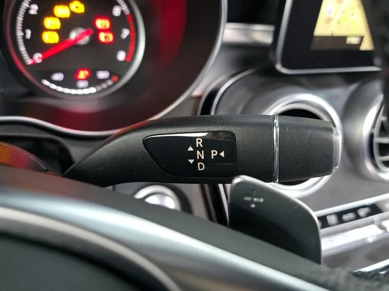 Mercedes-Benz C 200 COUPE, снимка 9 - Автомобили и джипове - 56353840