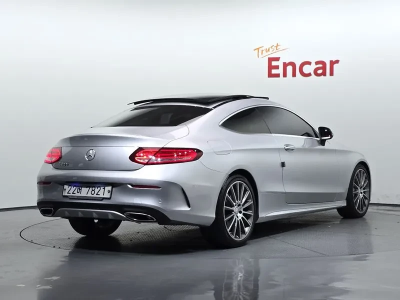 Mercedes-Benz C 200 COUPE, снимка 2 - Автомобили и джипове - 56353840