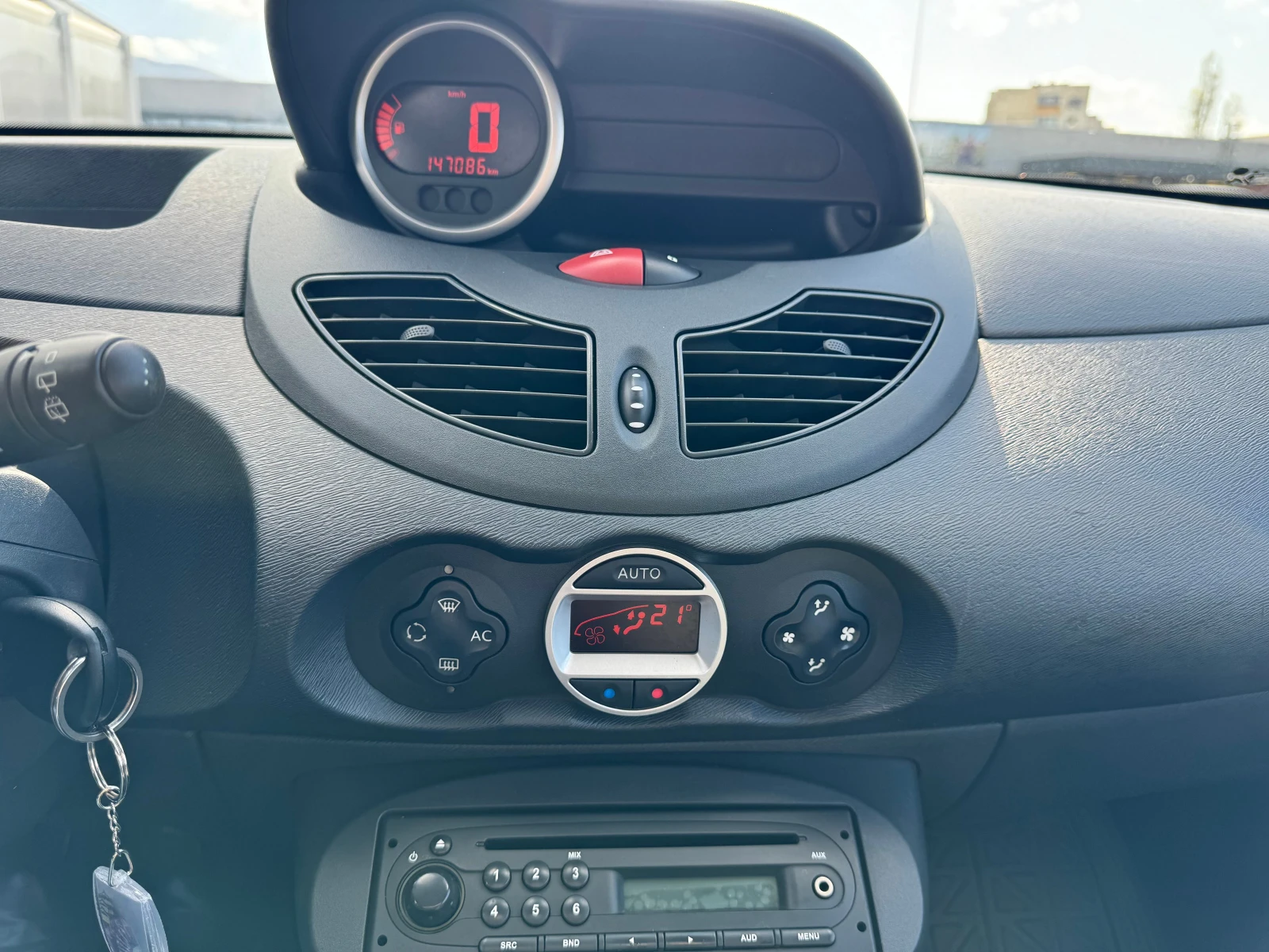 Renault Twingo 1.2 - изображение 8