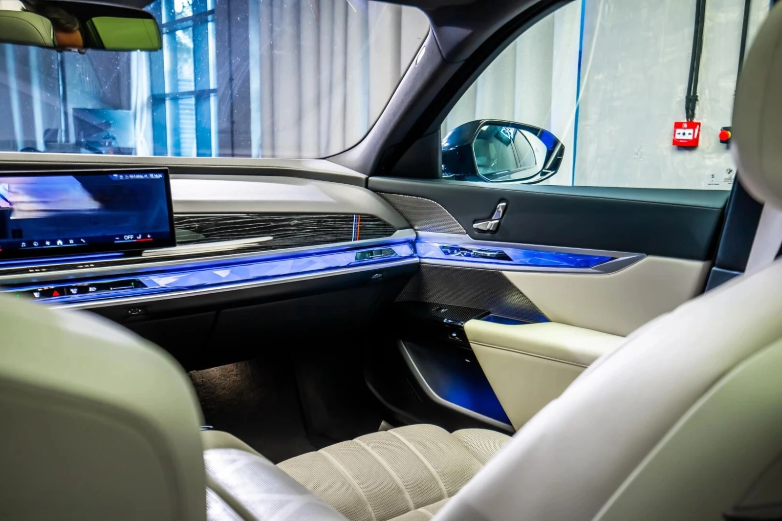 BMW 750 e xDrive M Pack - изображение 7