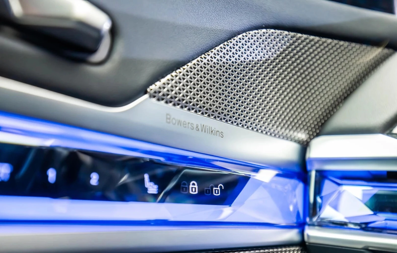 BMW 750 e xDrive M Pack - изображение 8