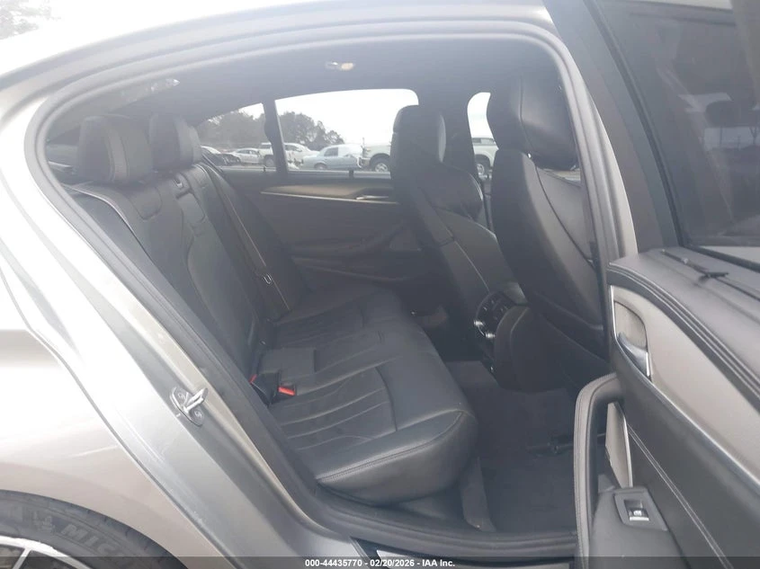 BMW M5 4.4l Competition, снимка 8 - Автомобили и джипове - 53817211