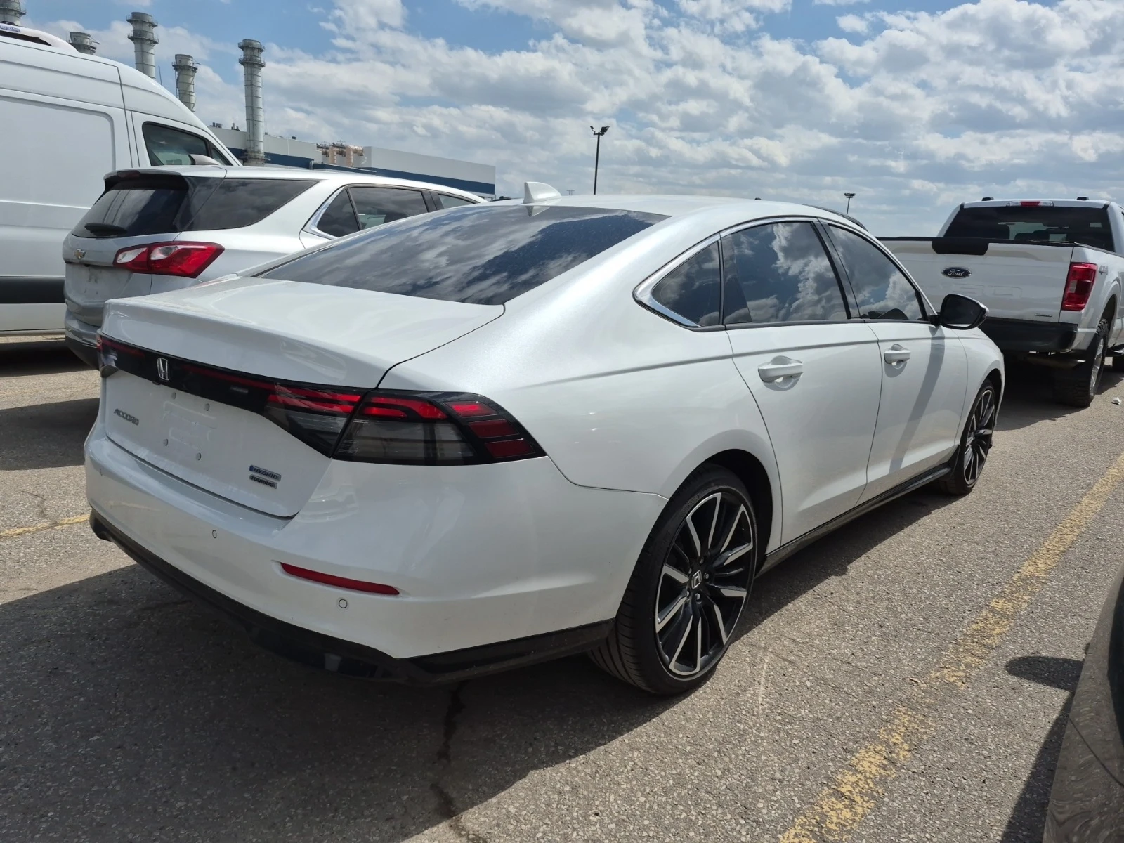 Honda Accord TOURING HYBRID * * CARFAX * * АВТО КРЕДИТ * * , снимка 3 - Автомобили и джипове - 54646777