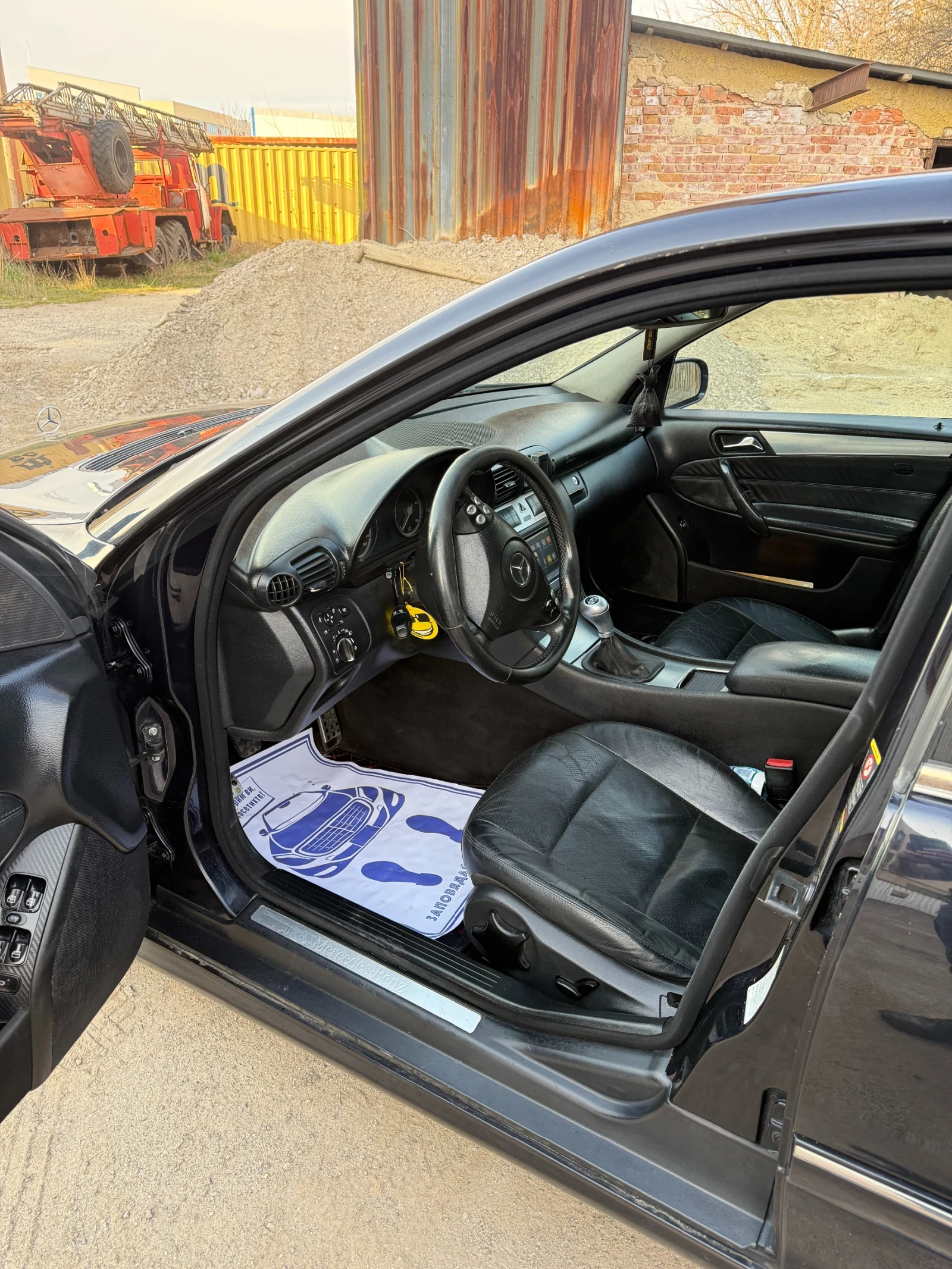 Mercedes-Benz C 220, снимка 6 - Автомобили и джипове - 54646968