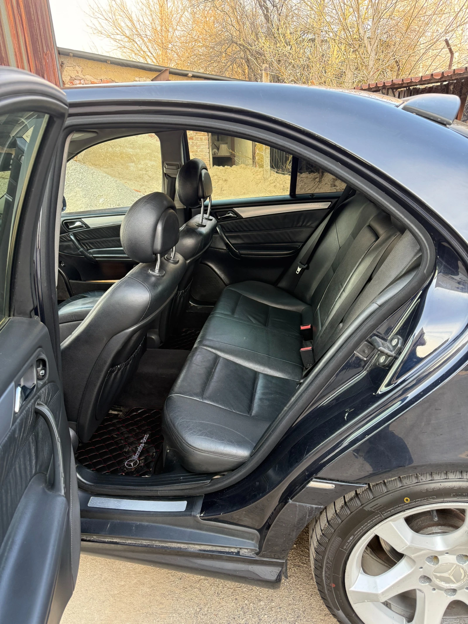 Mercedes-Benz C 220, снимка 10 - Автомобили и джипове - 54646968