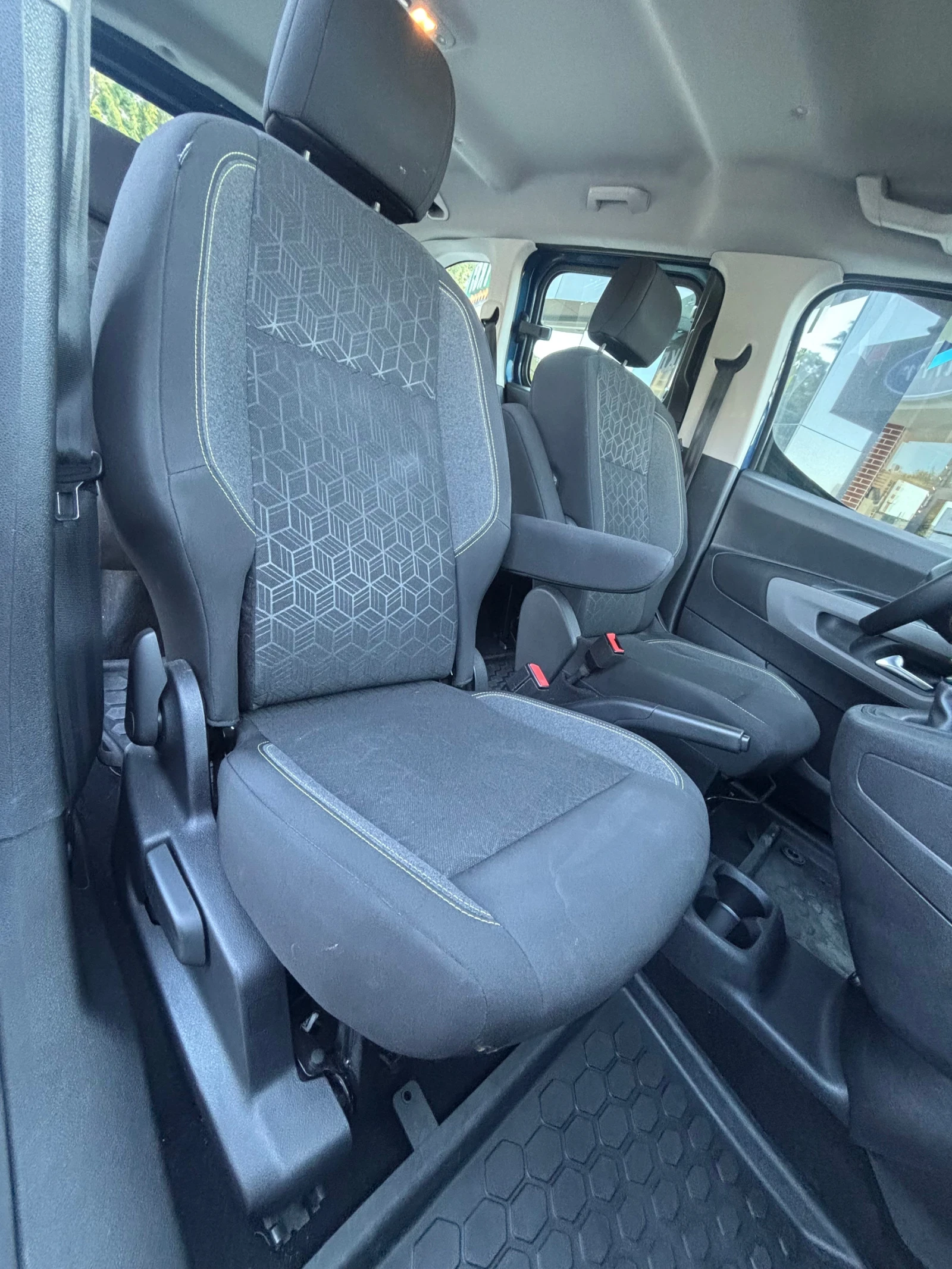 Peugeot Rifter 1.6i, снимка 9 - Автомобили и джипове - 55031375