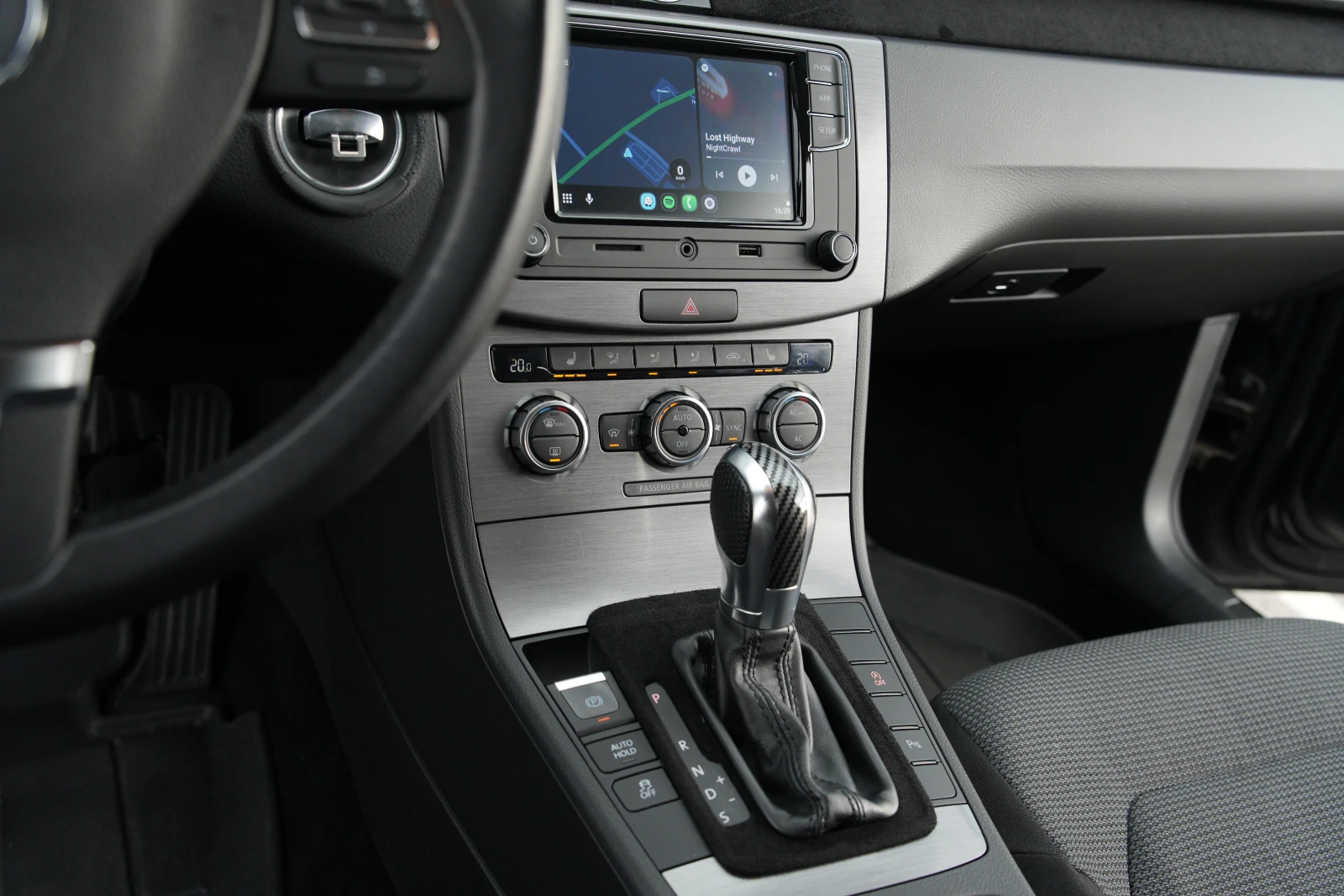VW Passat ComfortLine, 2.0 TDI BlueMotion, 140 HP, Обслужен, снимка 8 - Автомобили и джипове - 55157875