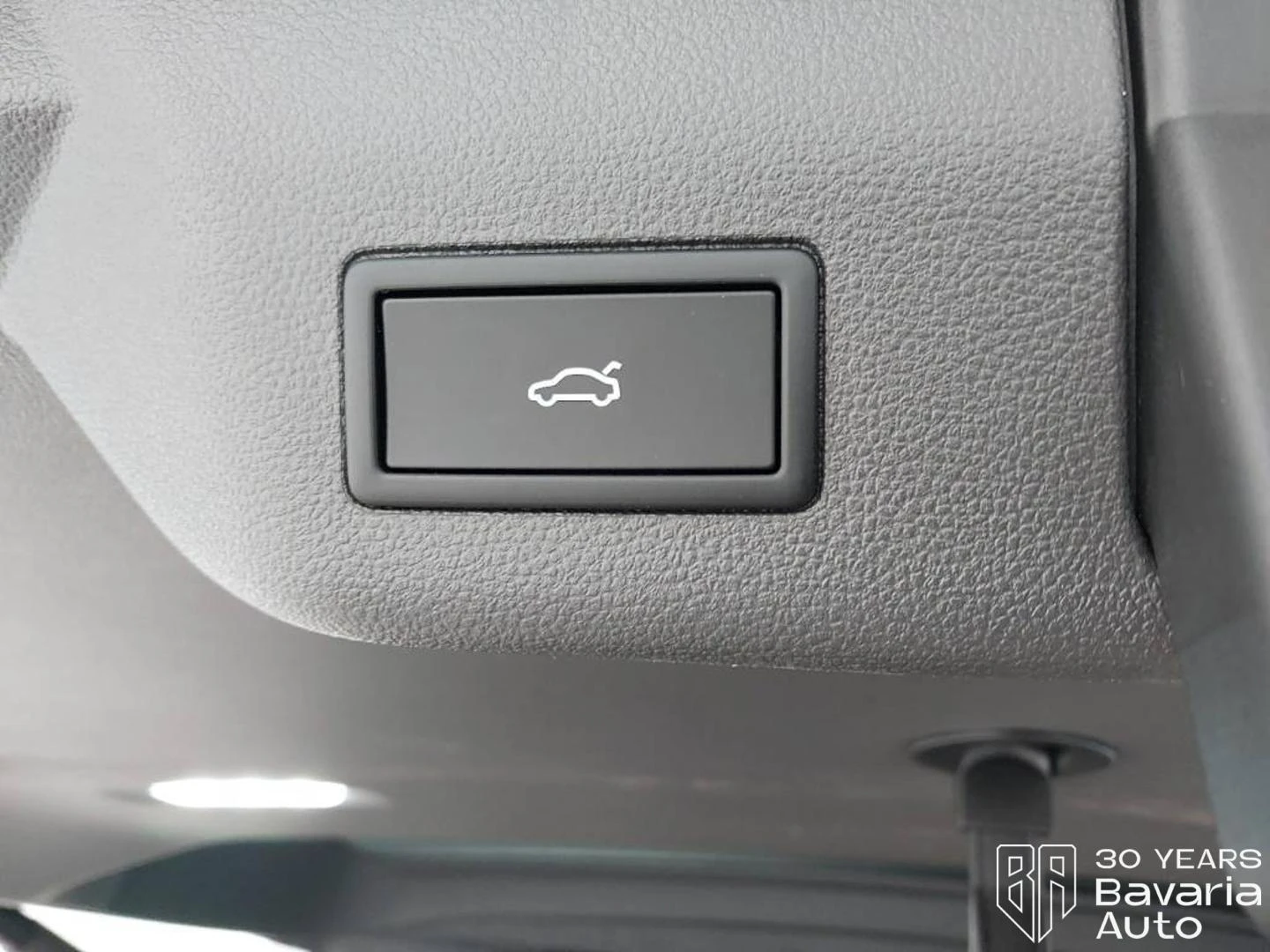 VW Multivan Edition lang DSG Easy Open Basic, снимка 14 - Автомобили и джипове - 55215058