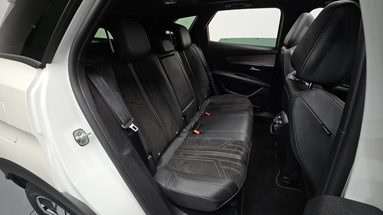 Peugeot 3008 1.5 BlueHDi GT | Адаптивен круиз | Масаж | Панорам, снимка 12 - Автомобили и джипове - 55595030
