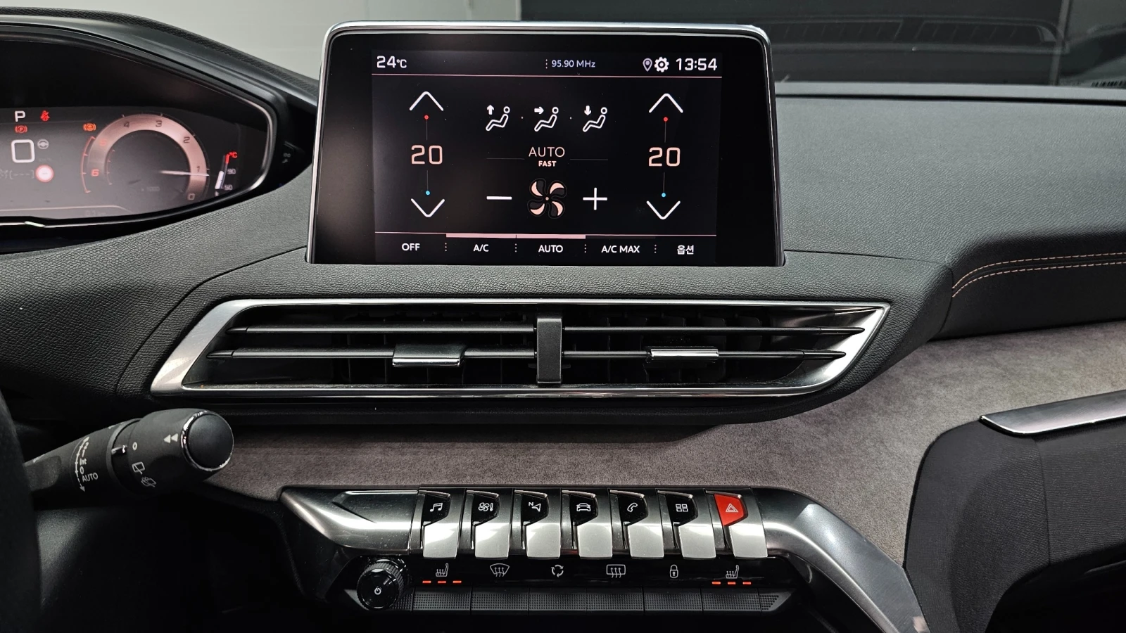 Peugeot 3008 1.5 BlueHDi GT | Адаптивен круиз | Масаж | Панорам, снимка 14 - Автомобили и джипове - 55595030