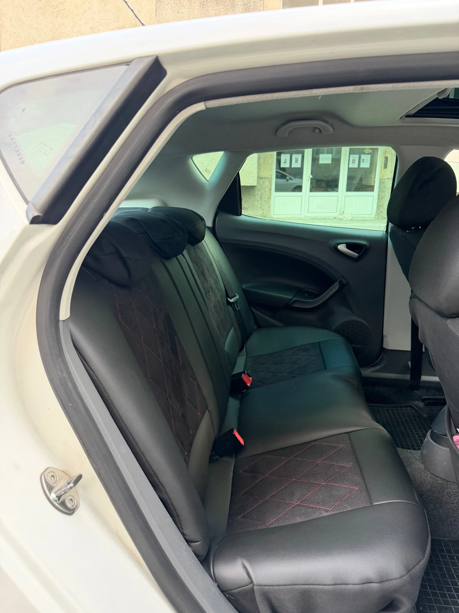 Seat Ibiza 1.6 tdi 105 кс, снимка 9 - Автомобили и джипове - 55930463