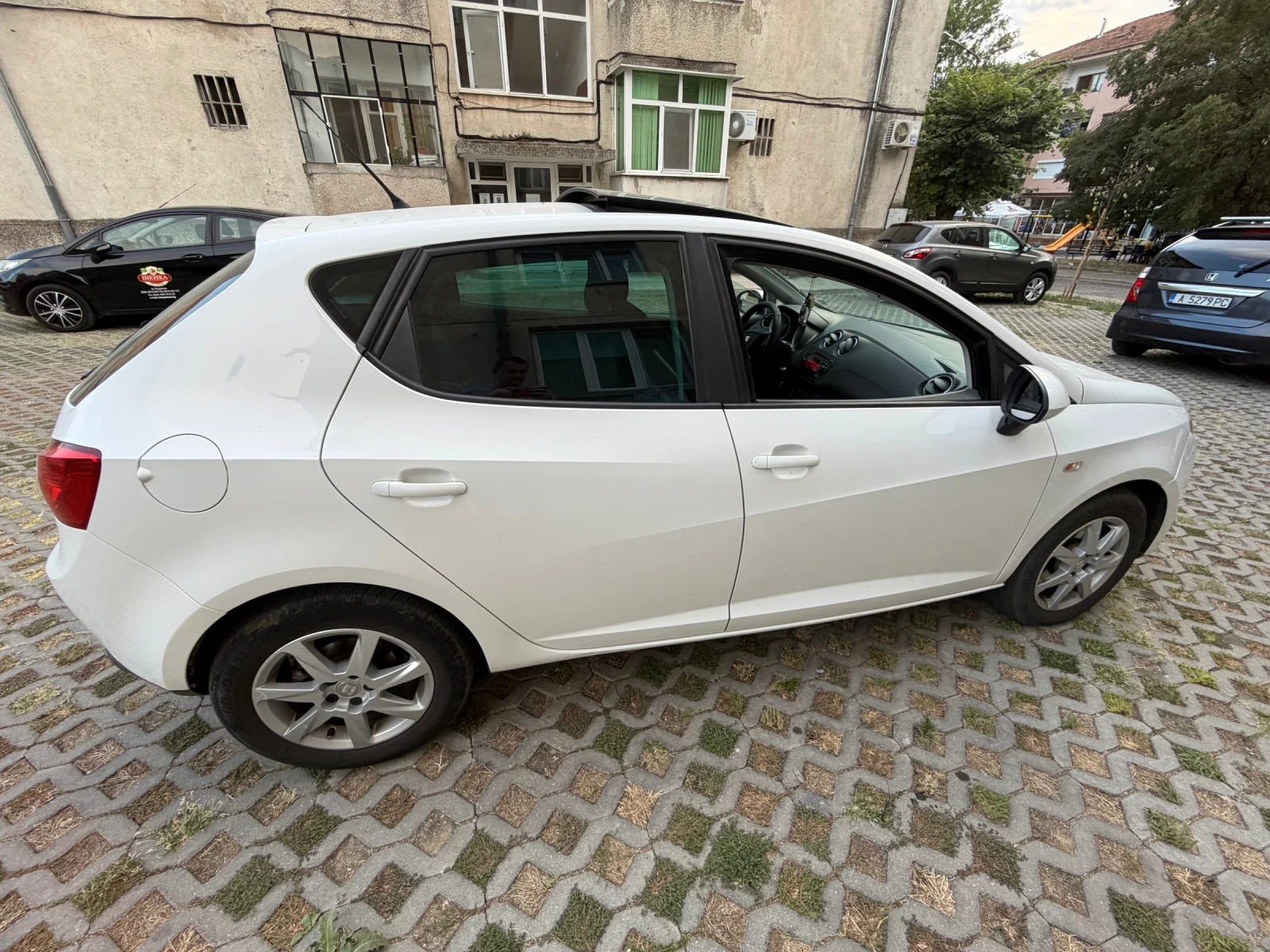 Seat Ibiza 1.6 tdi 105 кс, снимка 13 - Автомобили и джипове - 55930463