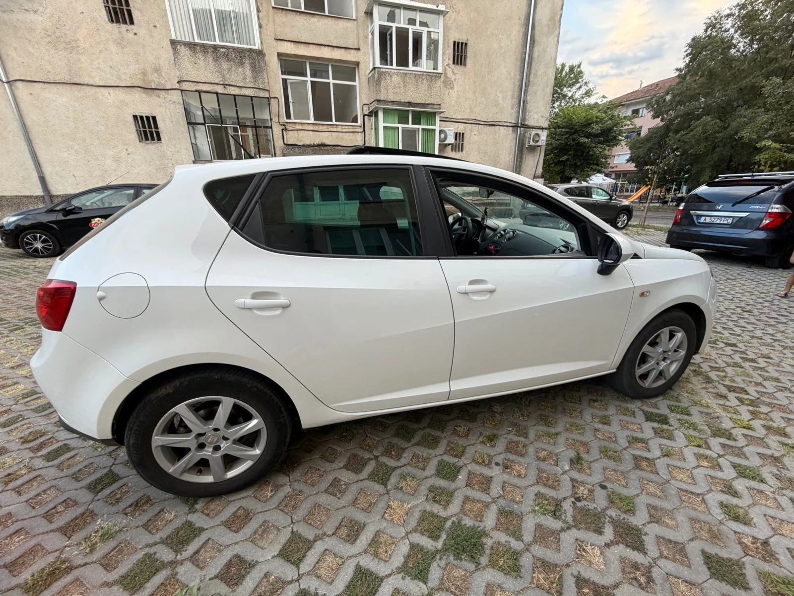 Seat Ibiza 1.6 tdi 105 кс, снимка 14 - Автомобили и джипове - 55930463