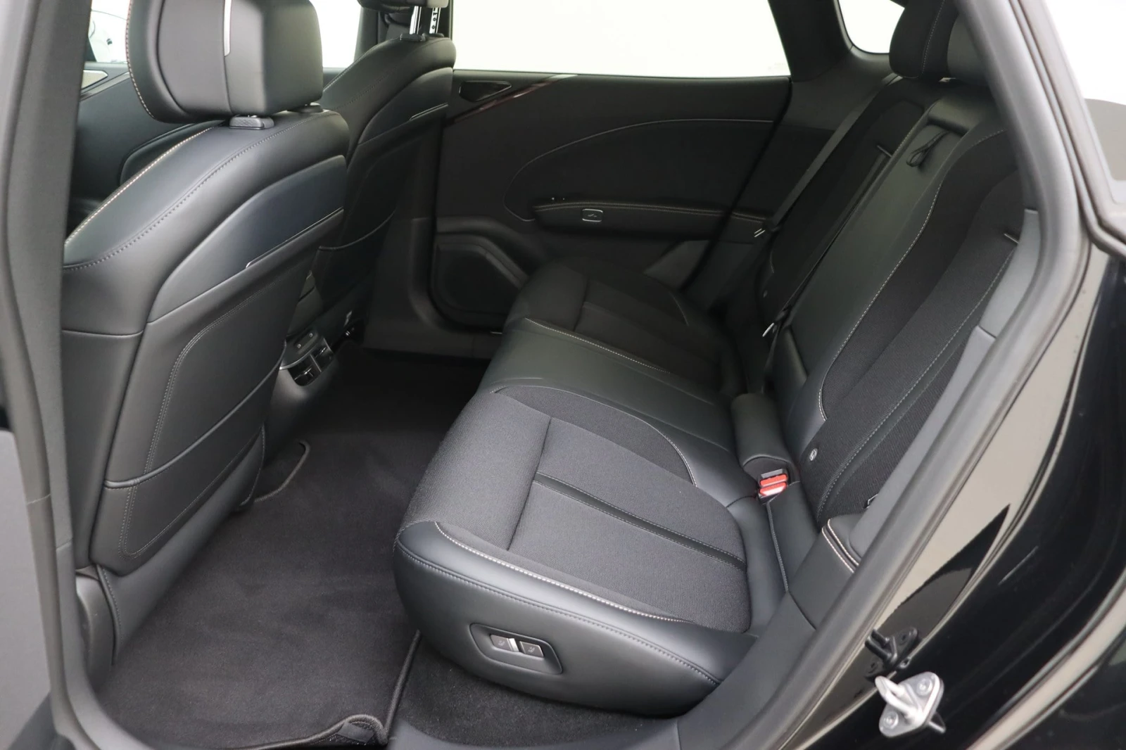 Zeekr 7 GT Business edition Leather LED Navi Panorama camera | Mobile.bg � ����������� 13