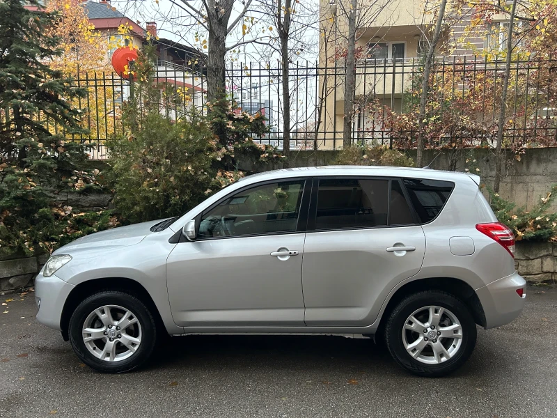 Toyota Rav4 2, 2 D-4D 4X4, КАТО НОВА !, снимка 4 - Автомобили и джипове - 47958643