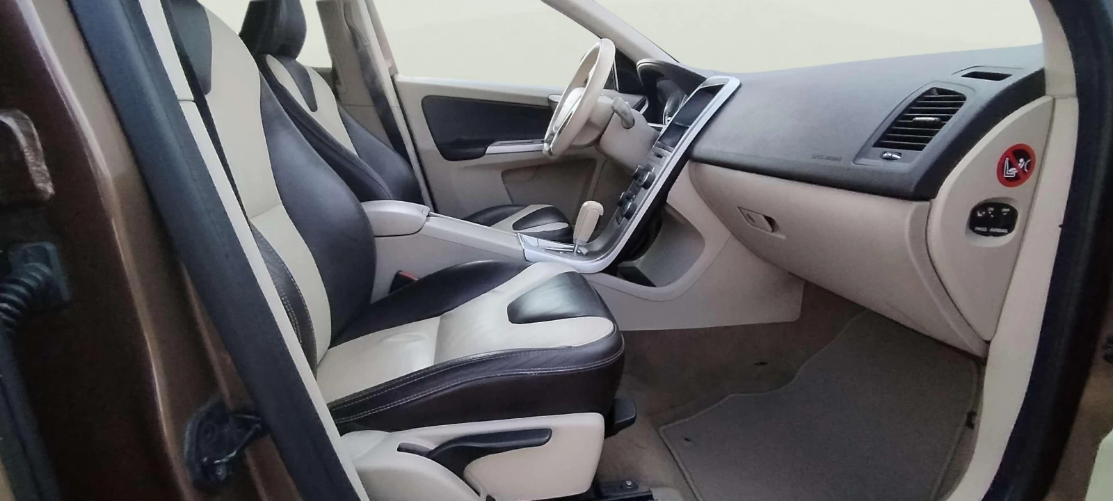 Volvo XC60 2.4 D5, снимка 9 - Автомобили и джипове - 53788943