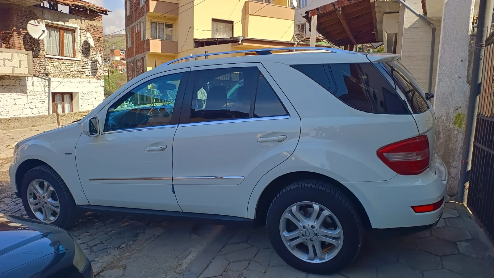 Mercedes-Benz ML 300 Ml300, снимка 3 - Автомобили и джипове - 54605410