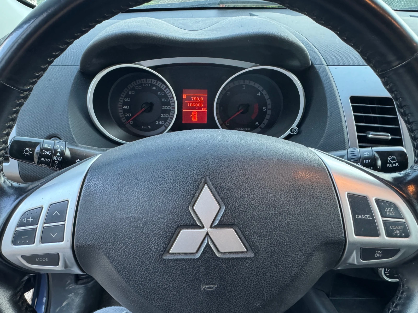 Mitsubishi Outlander 2.0DiD-140к.с., снимка 10 - Автомобили и джипове - 54645748