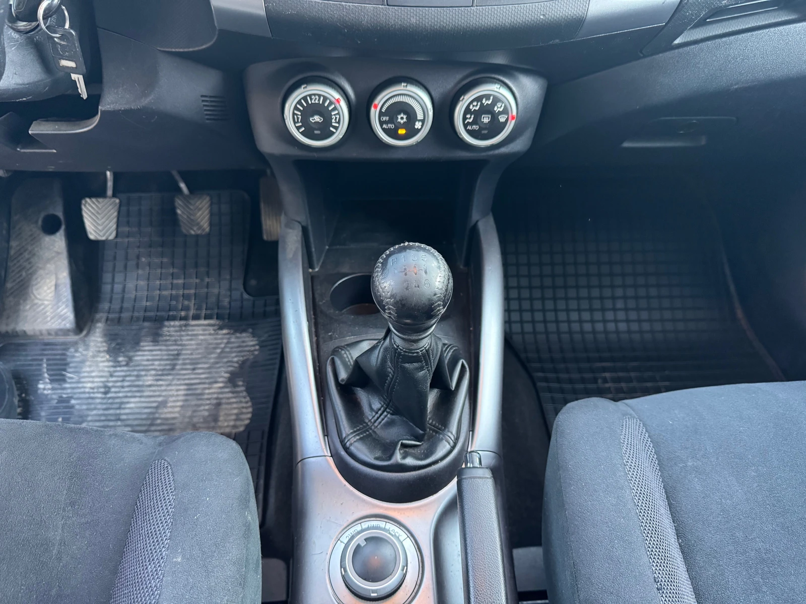 Mitsubishi Outlander 2.0DiD-140к.с., снимка 11 - Автомобили и джипове - 54645748