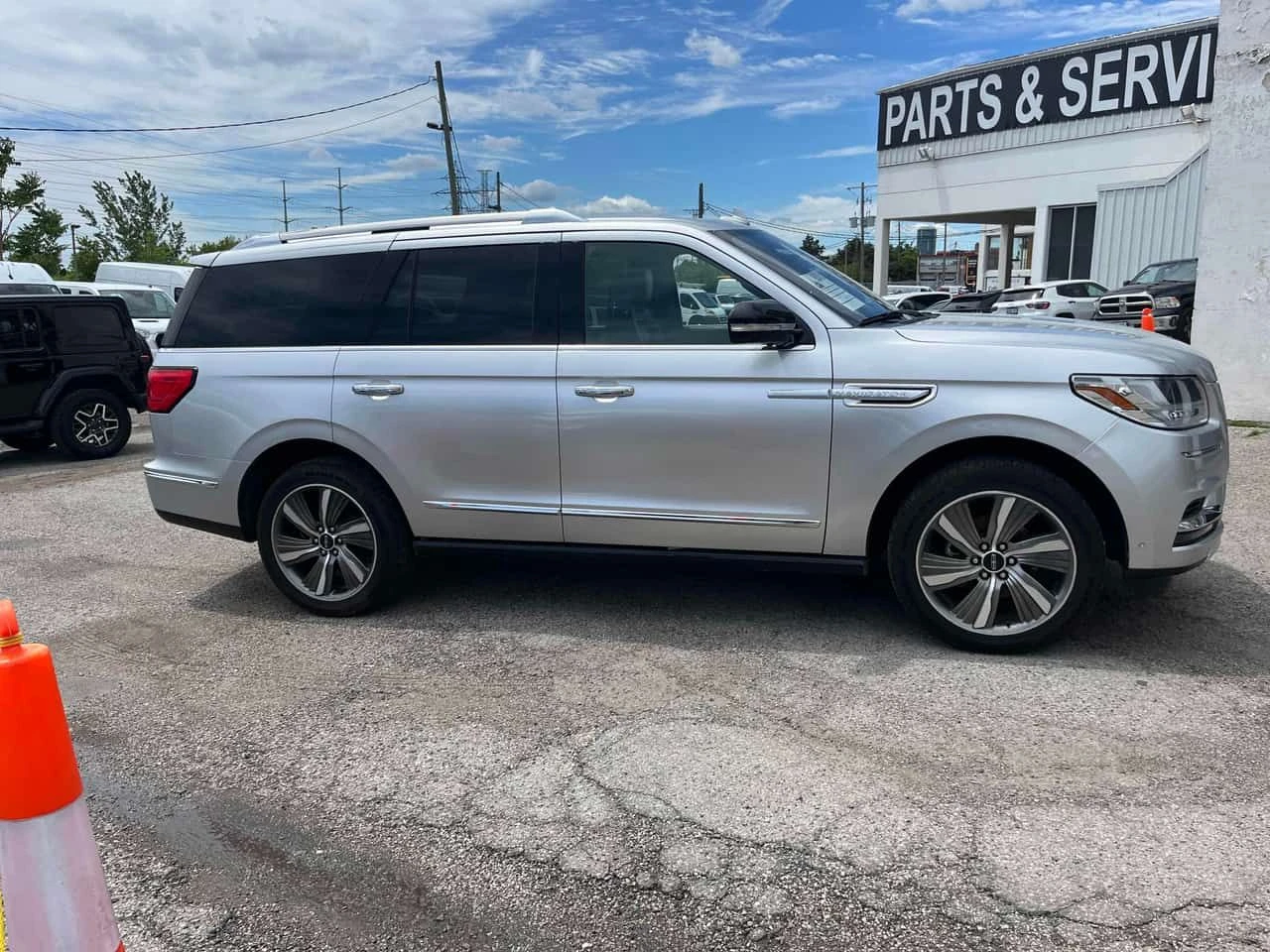 Lincoln Navigator * Reserve * CARFAX * ЦЕНА ДО БГ, снимка 3 - Автомобили и джипове - 55004016