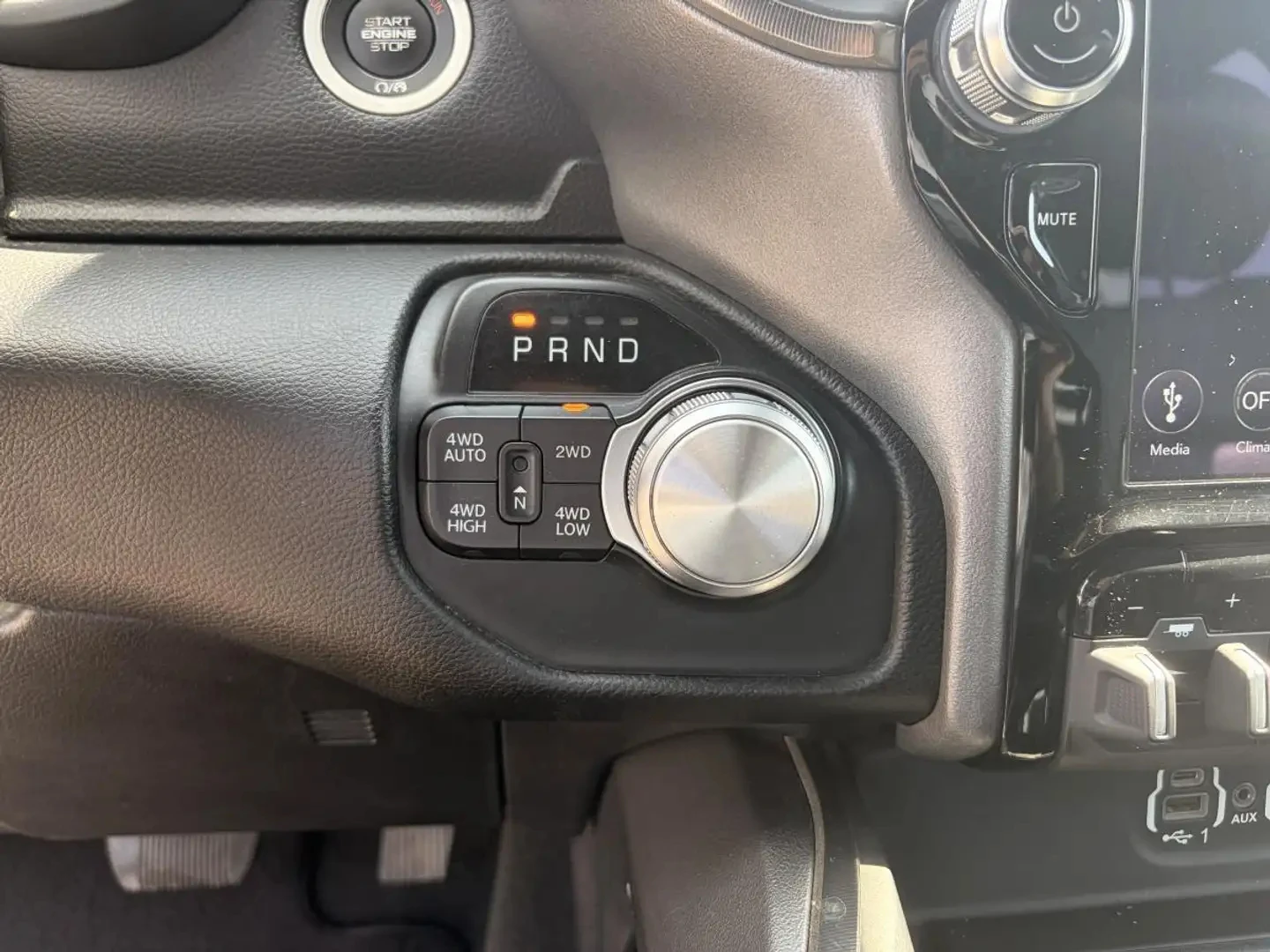 Dodge RAM 1500 SPORT/HEMI/5.7L/4X4/ЦЕНА ДО БГ, снимка 14 - Автомобили и джипове - 55188250