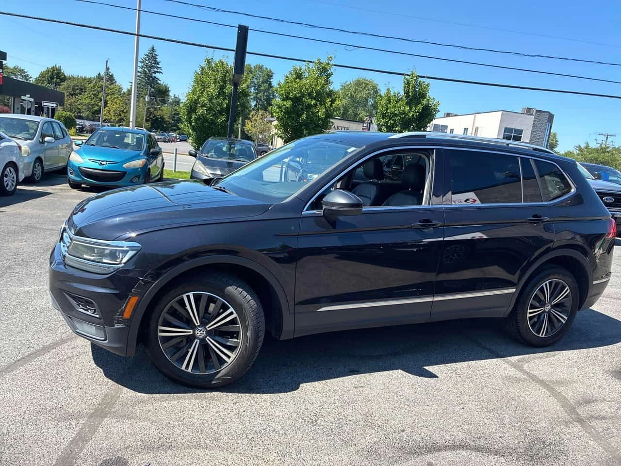 VW Tiguan HIGHLINE* ДИГИТАЛНО ТАБЛО* ПАНОРАМА* ПОДГРЕВ* , снимка 2 - Автомобили и джипове - 55577547