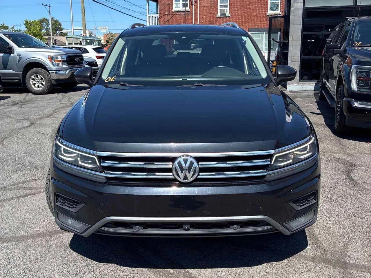 VW Tiguan HIGHLINE* ДИГИТАЛНО ТАБЛО* ПАНОРАМА* ПОДГРЕВ* , снимка 6 - Автомобили и джипове - 55577547