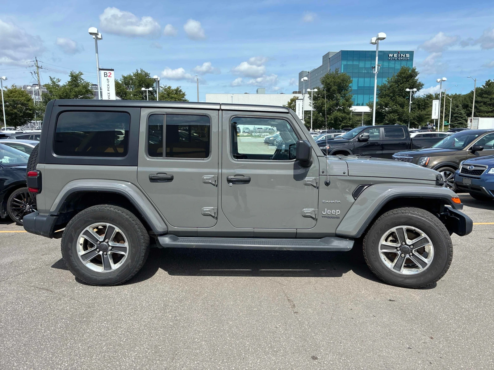 Jeep Wrangler Sahara* CARFAX* АВТОКРЕДИТ БЕЗ ПЪРВОНАЧАЛНА ВНОСКА, снимка 3 - Автомобили и джипове - 56001777