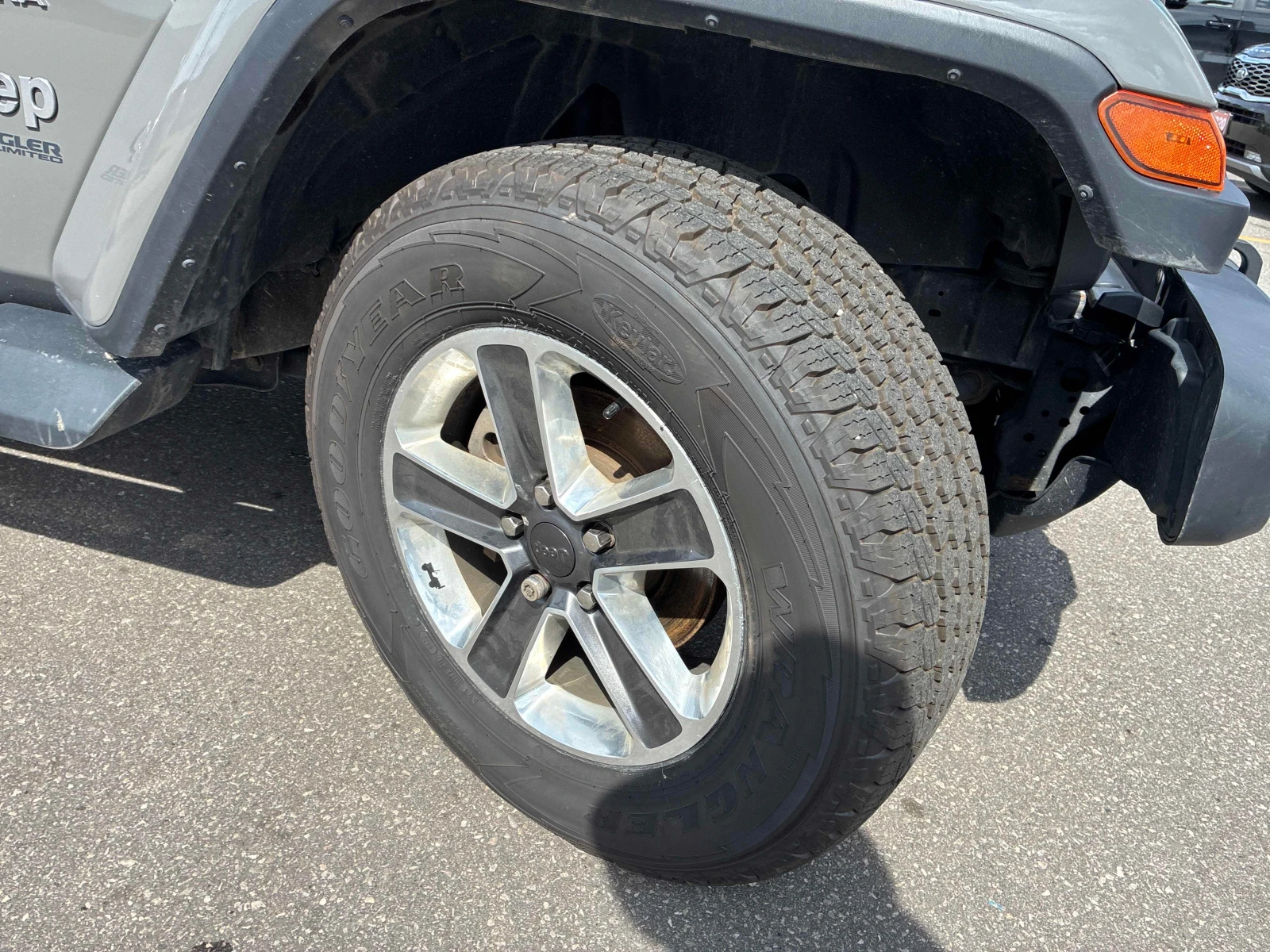 Jeep Wrangler Sahara* CARFAX* АВТОКРЕДИТ БЕЗ ПЪРВОНАЧАЛНА ВНОСКА, снимка 7 - Автомобили и джипове - 56001777