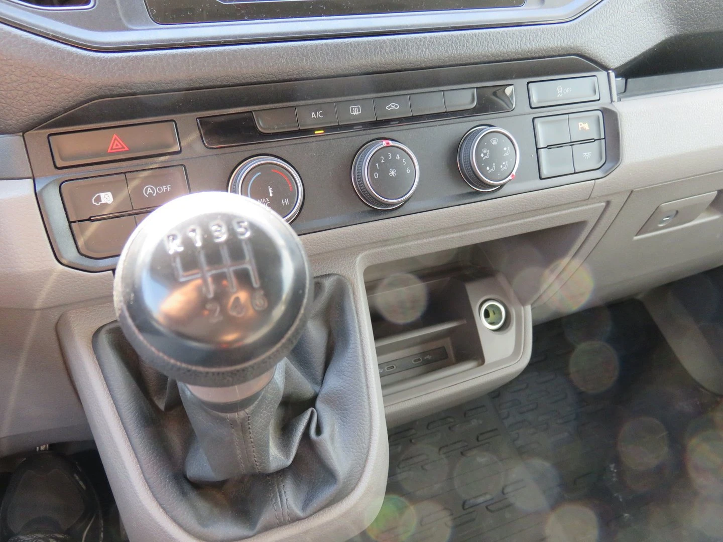 VW Crafter, снимка 11 - Бусове и автобуси - 56420307