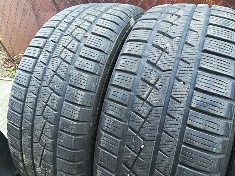 Гуми Зимни 225/50R18, снимка 1 - Гуми и джанти - 23733465