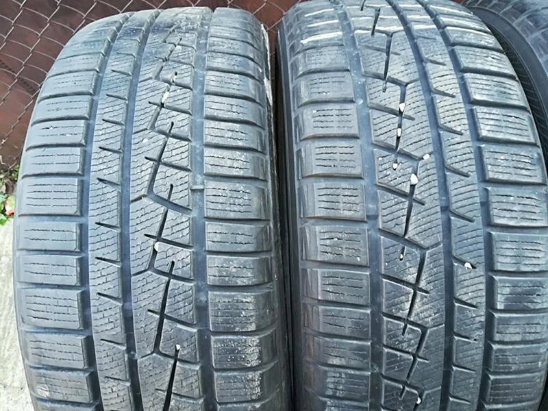 Гуми Зимни 225/50R18, снимка 2 - Гуми и джанти - 23733465