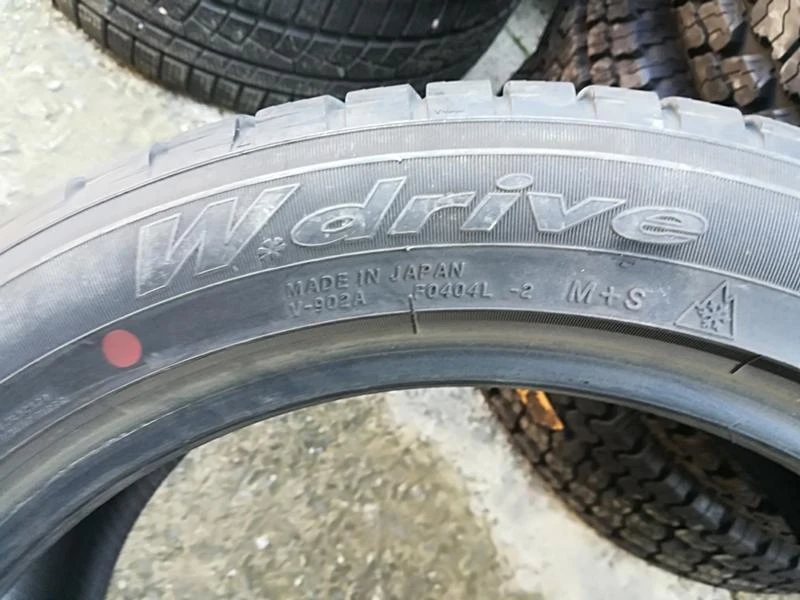 Гуми Зимни 225/50R18, снимка 4 - Гуми и джанти - 23733465