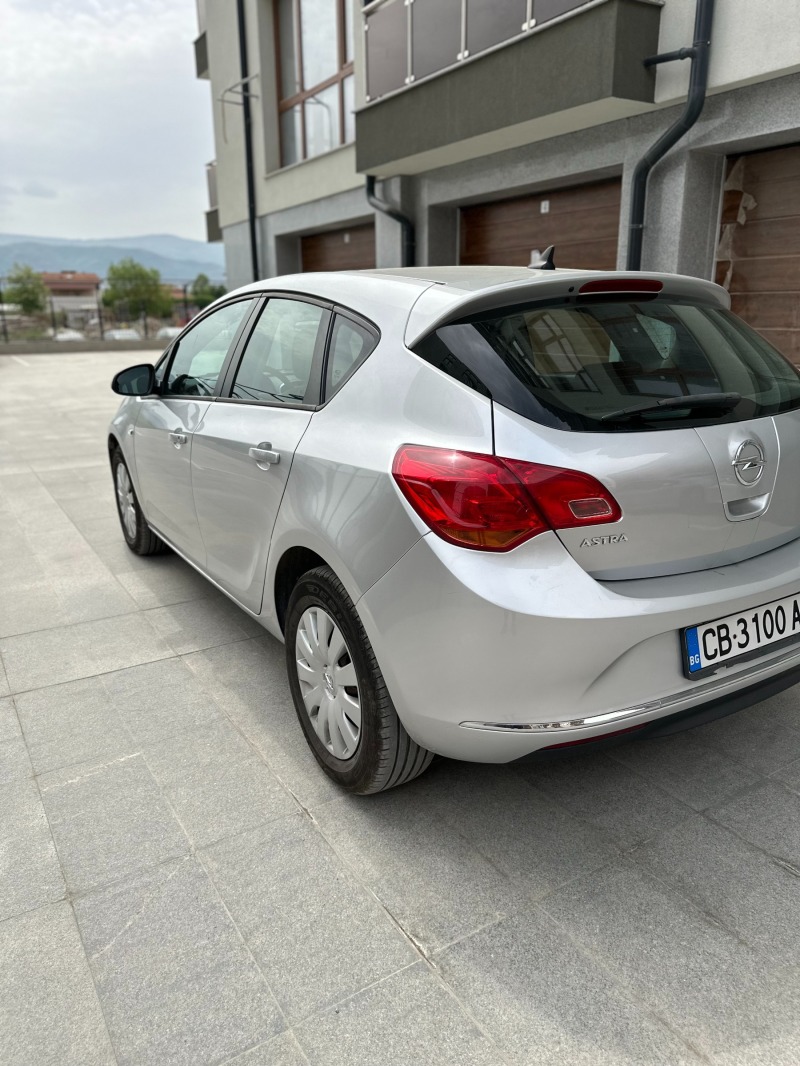 Opel Astra, снимка 2 - Автомобили и джипове - 45302115