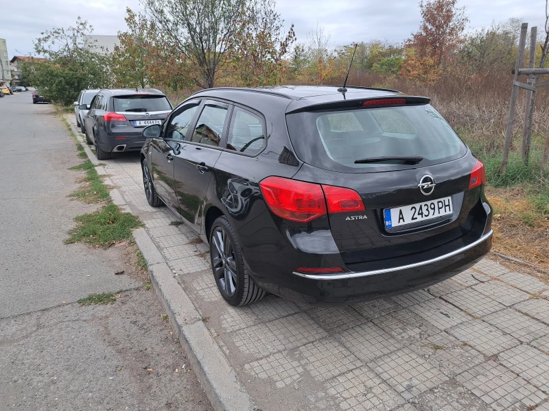 Opel Astra 1.4 турбо, снимка 9 - Автомобили и джипове - 47294552